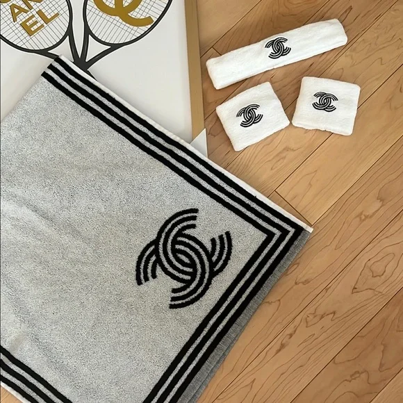 CHANEL Tennis Set with Black and White Accents - Picture 8 of 8